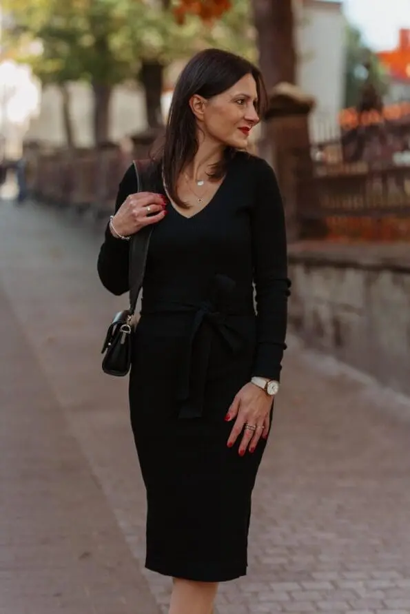 Sukienka longsleeve z dekoltem V i paskiem | MAY