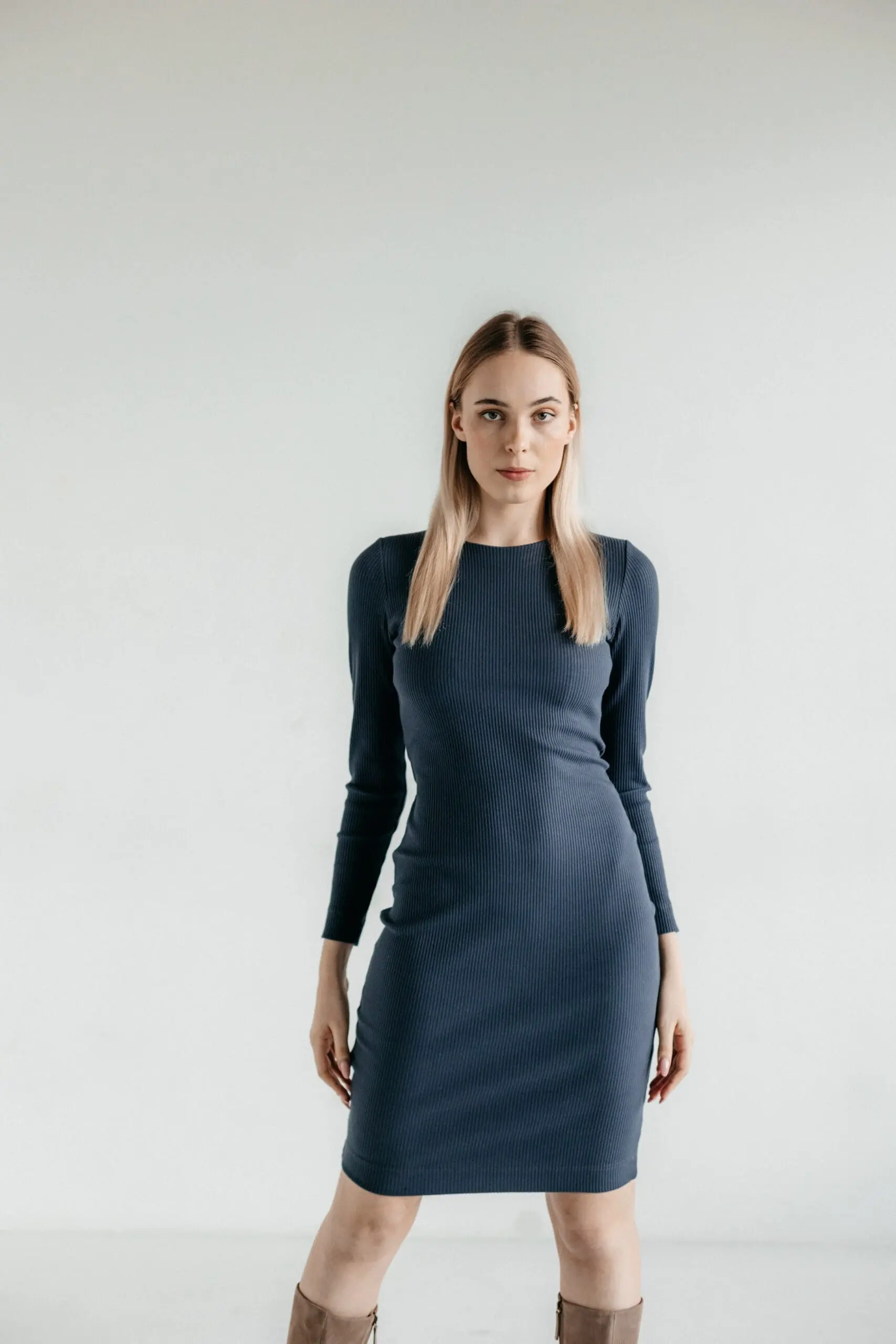 Sukienka longsleeve z wysokim dekoltem | ANNELIE