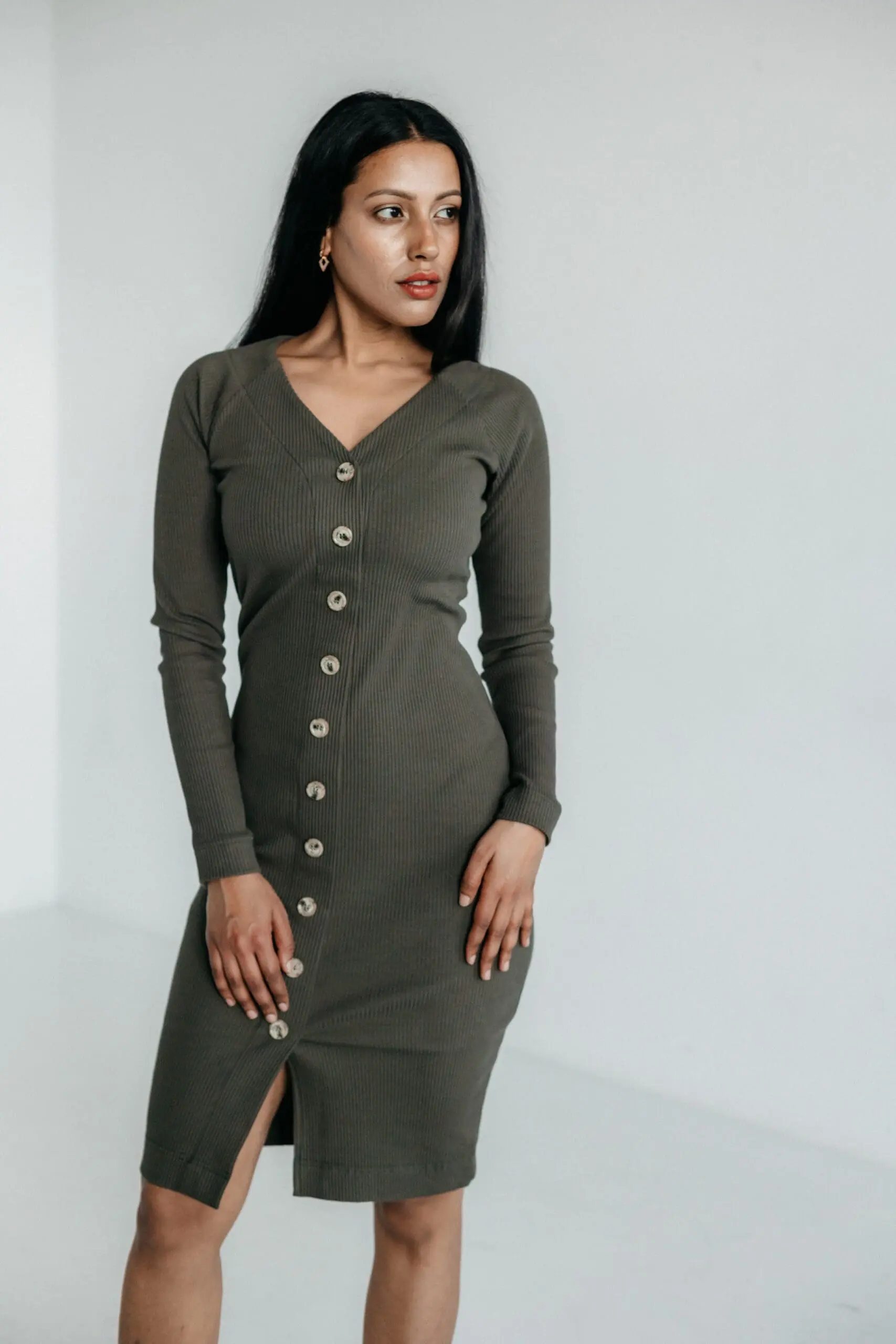 Sukienka v-neck z guzikami | ISELIN