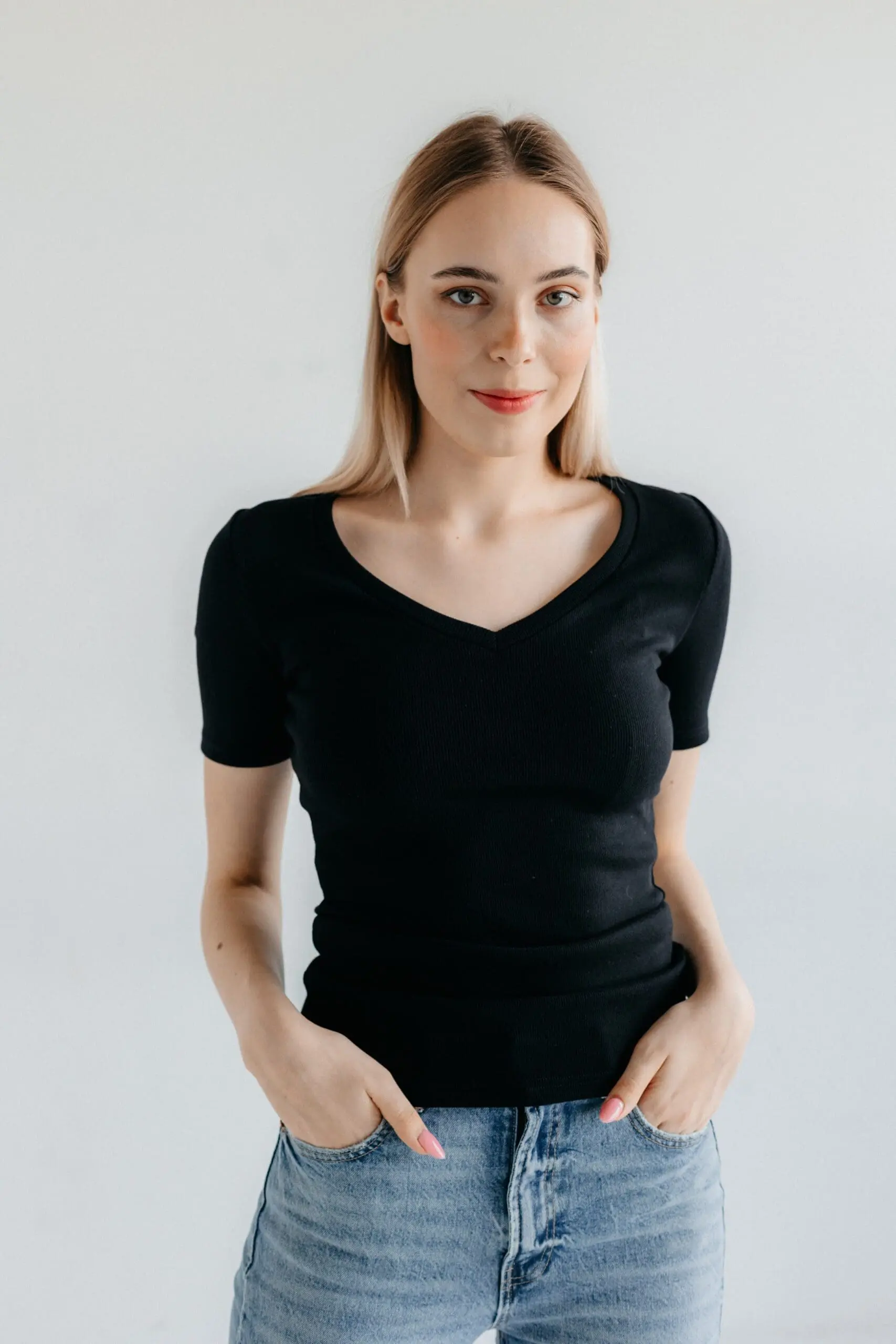 T-shirt z dekoltem V z dzianiny o drobnym splocie | EVA