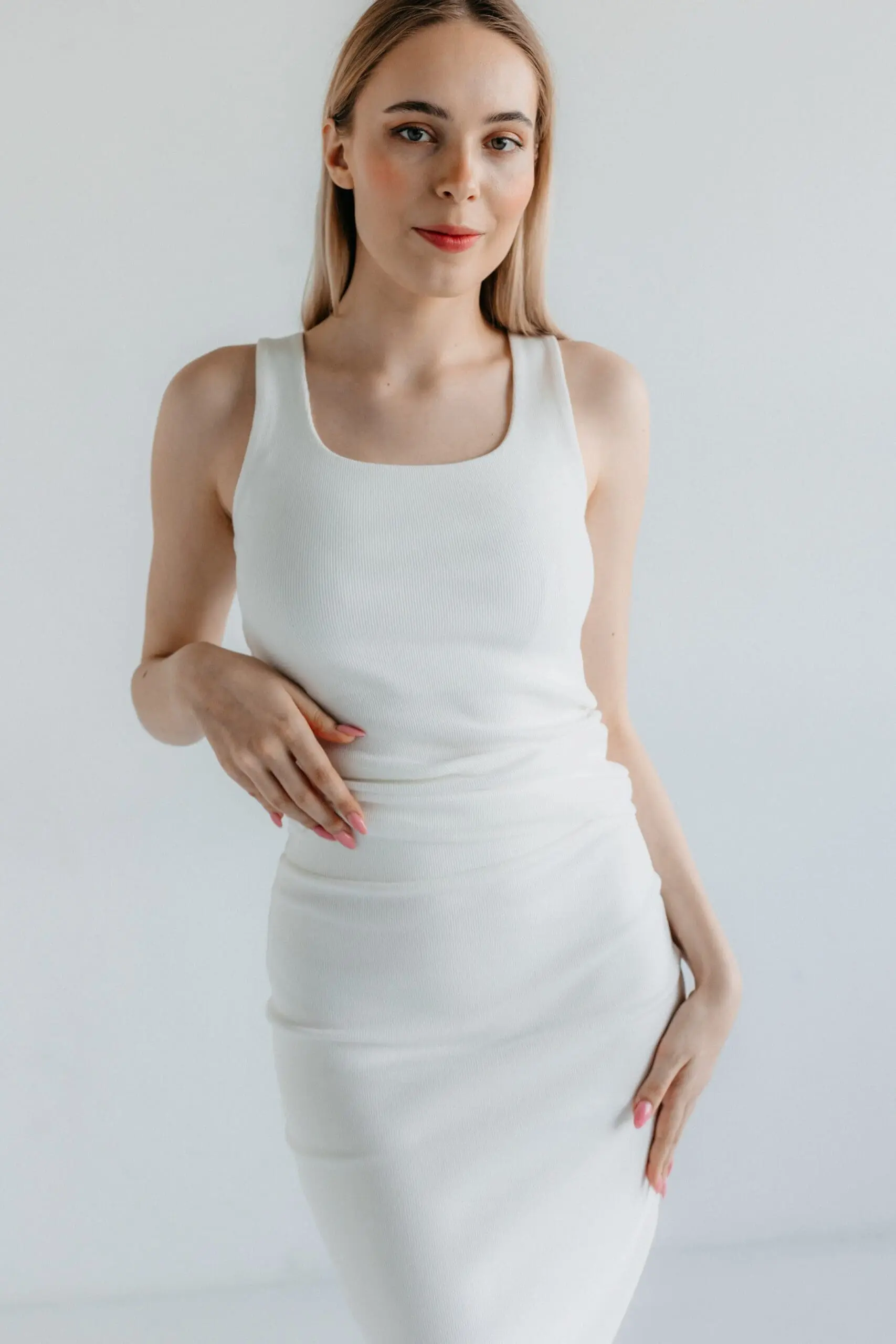 Top z dzianiny prążkowanej z okrągłym dekoltem | TRINE