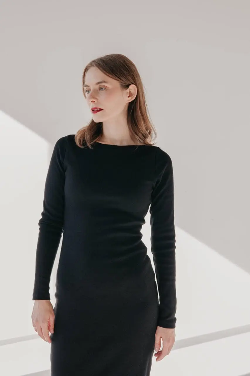 Sukienka longsleeve z dekoltem w łódkę | EMMA