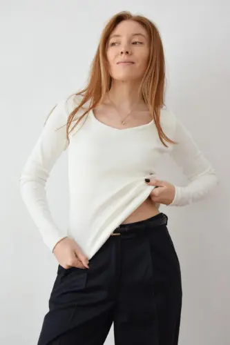 Bluzka longsleeve z dekoltem Caro KARINA (2)