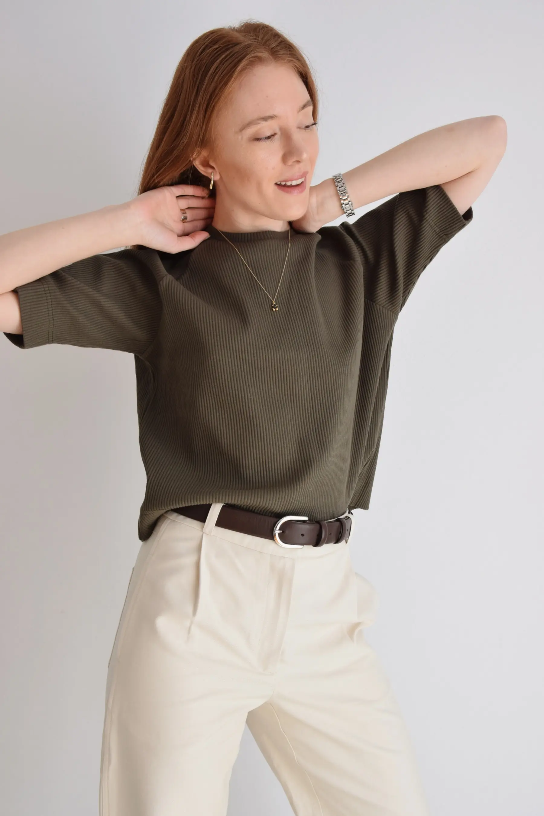 Bluzka elbow sleeve o luźnej formie | ASTA