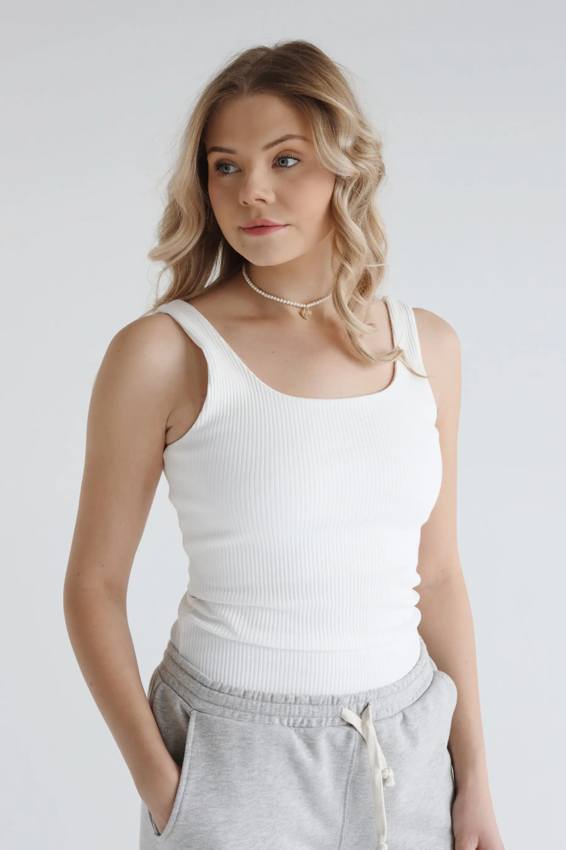 Top z okrągłym dekoltem | PIA