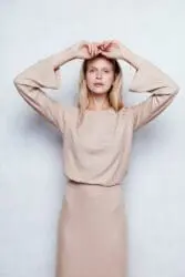 bluzka z rozkloszowanymi rękawami