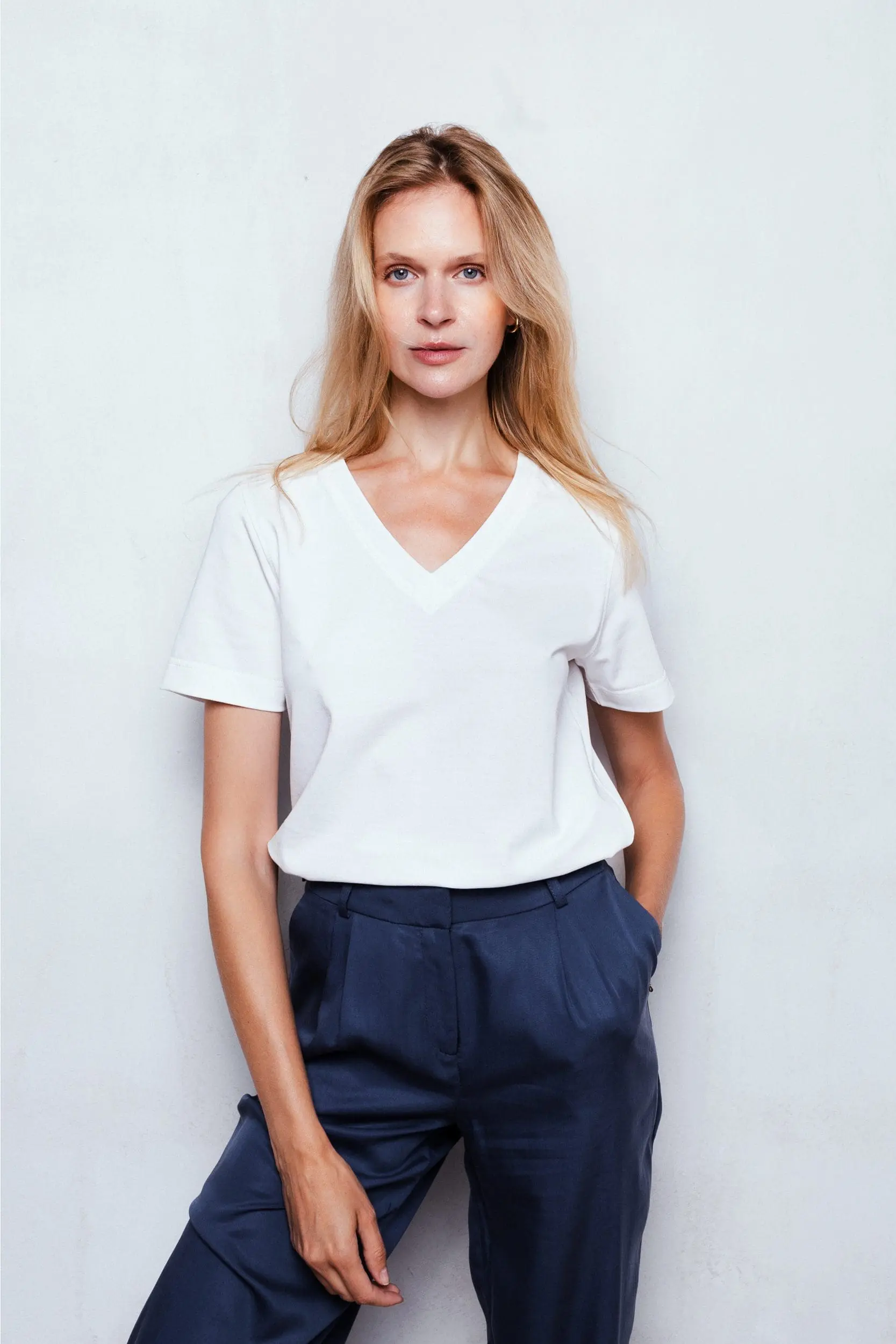 T-shirt z heavy jersey z dekoltem V | BEATRICE