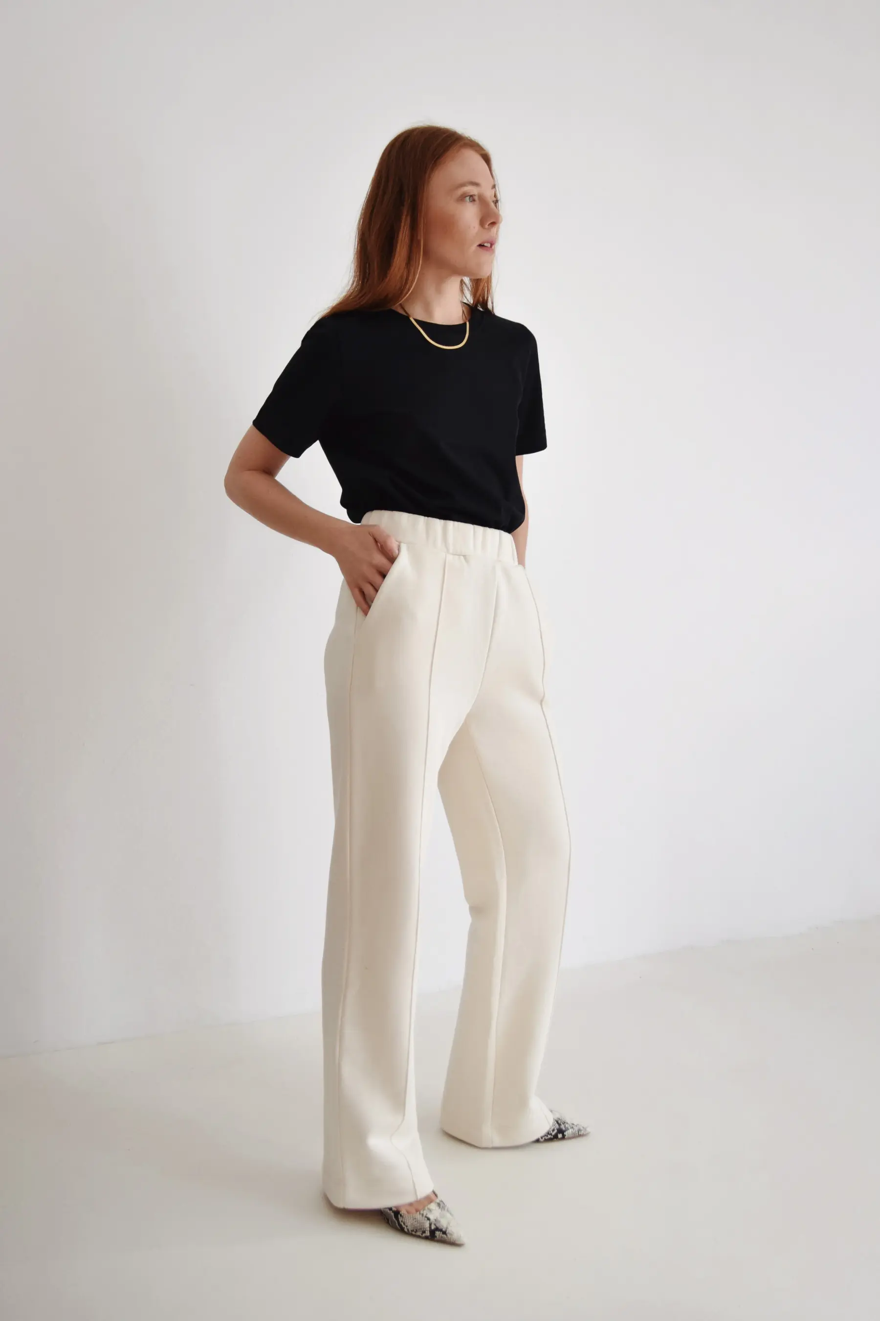 Spodnie dresowe z prostymi nogawkami z kantką | ELI