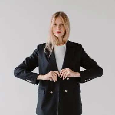 Analiza kolorystyczna – jak dobrać ubrania do swojego typu urody?