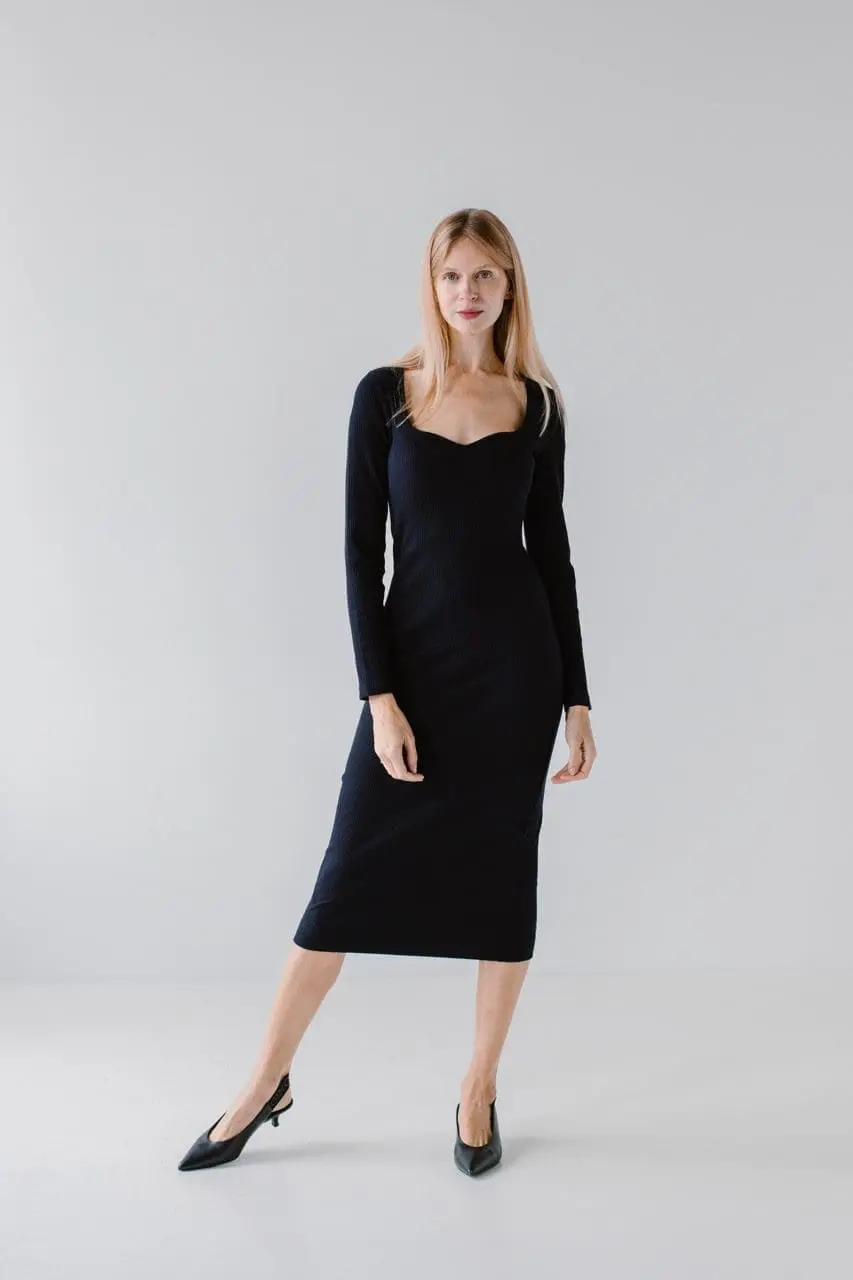 Sukienka midi z dzianiny bawełnianej z dekoltem w serce | MARGOT