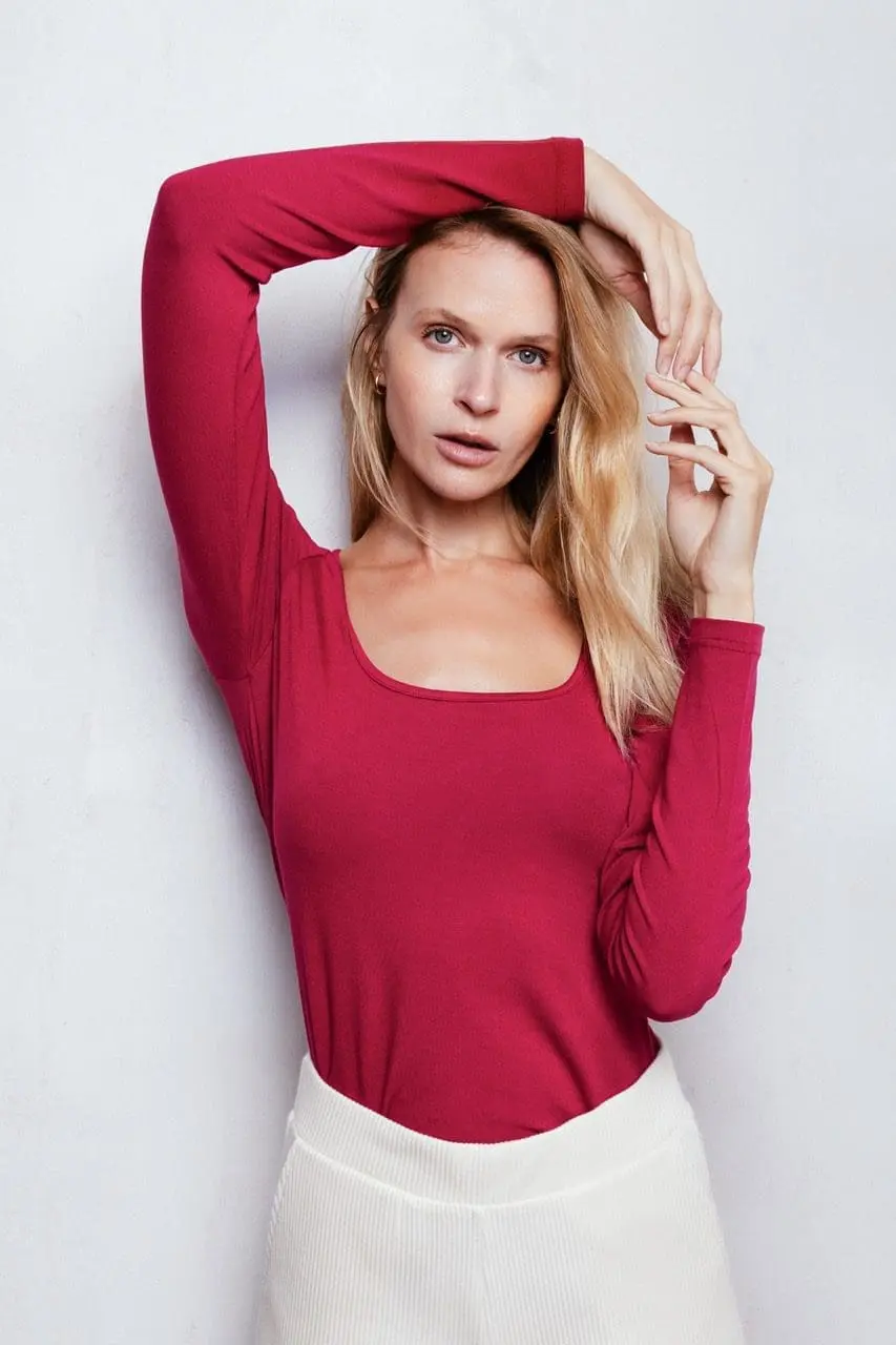 Longsleeve z półkwadratowym dekoltem z wiskozy | ZELIE