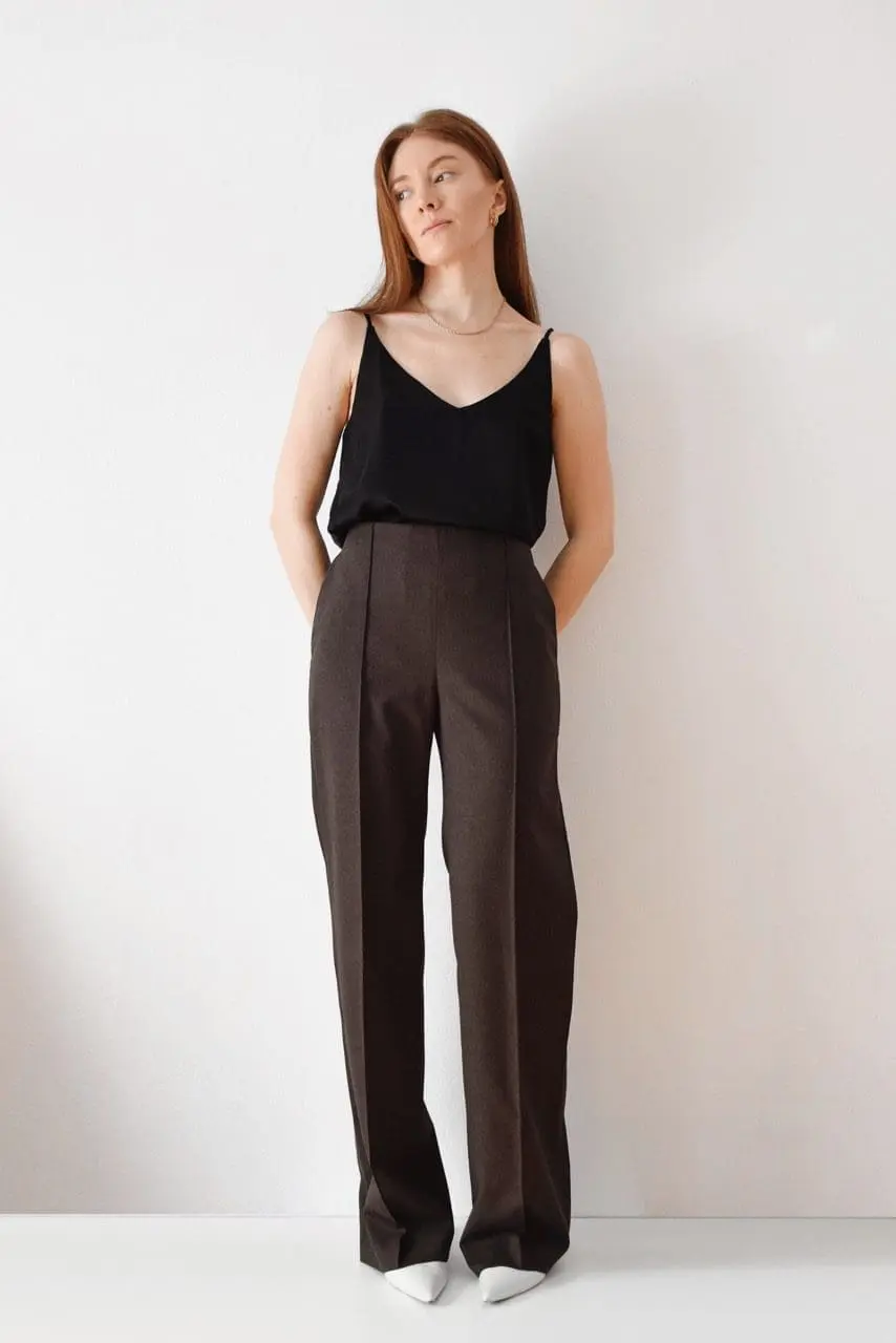Spodnie z wełny z prostymi nogawkami z kantką | TESSA