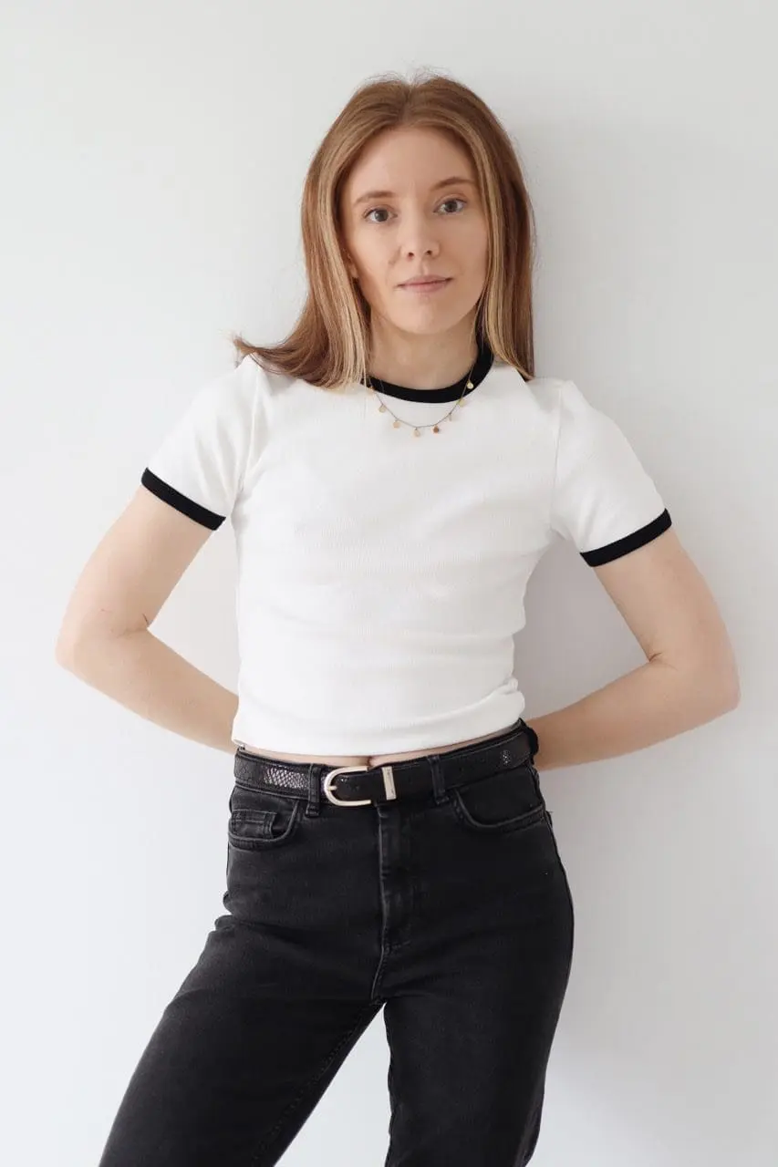 T-shirt z kontrastującą lamówką | ISLA