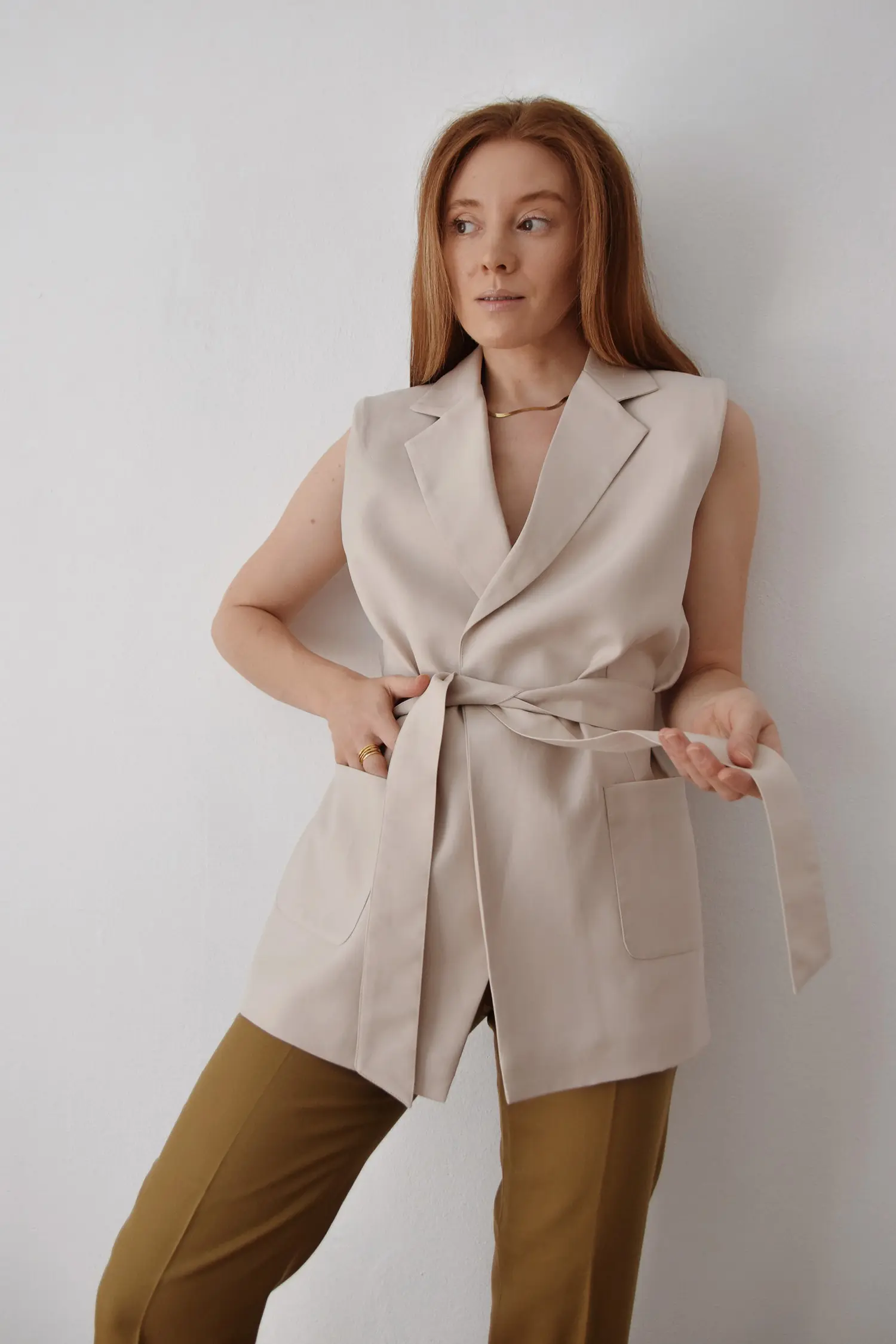 Kamizelka marynarkowa z paskiem | ADLEY