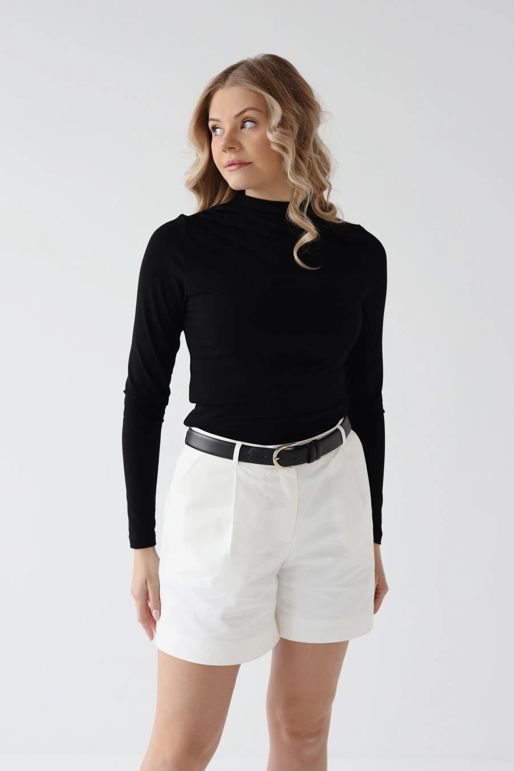 Szorty z tkaniny diagonalnej | LARA