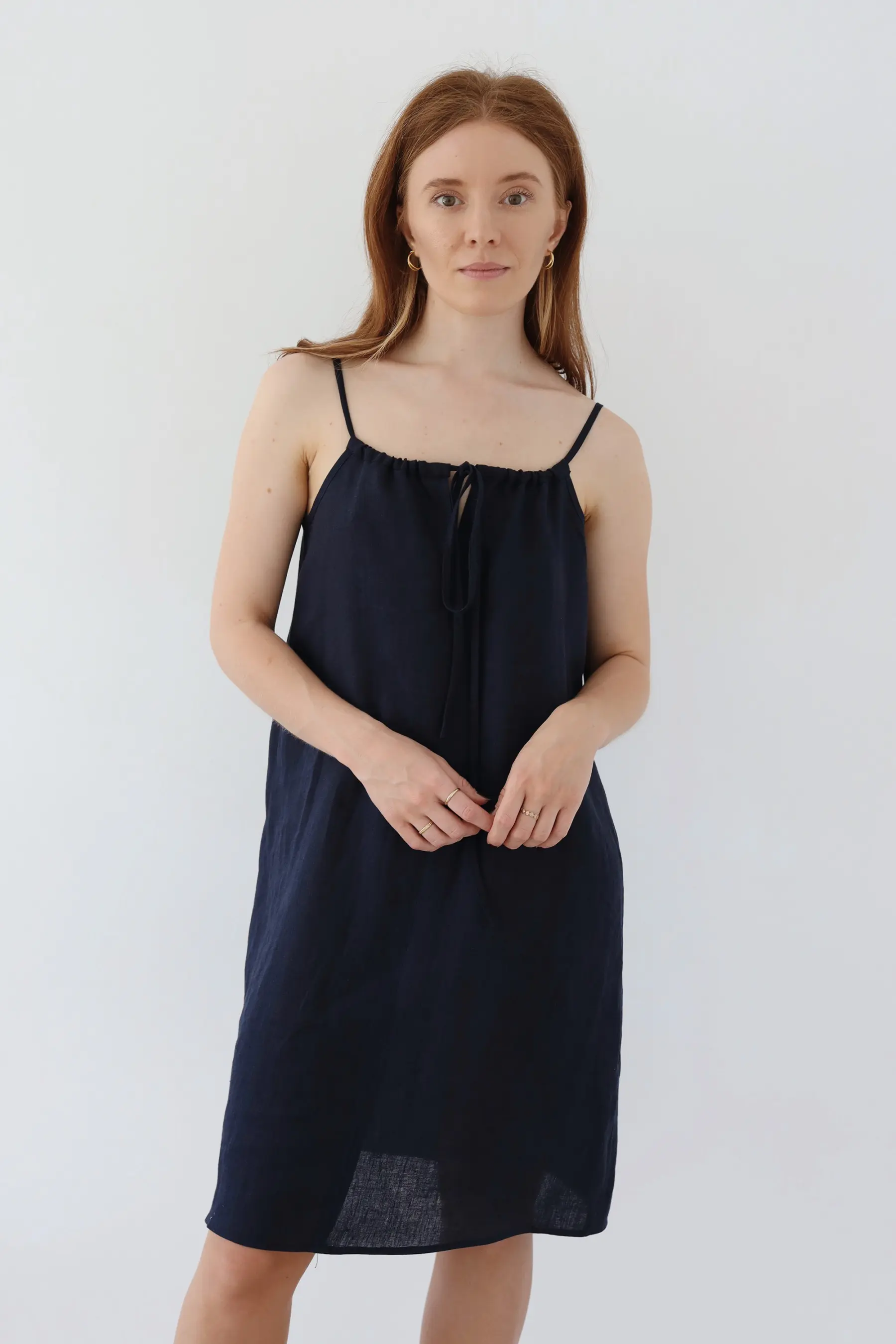 Sukienka z lnu z wiązaniem | AUBREY