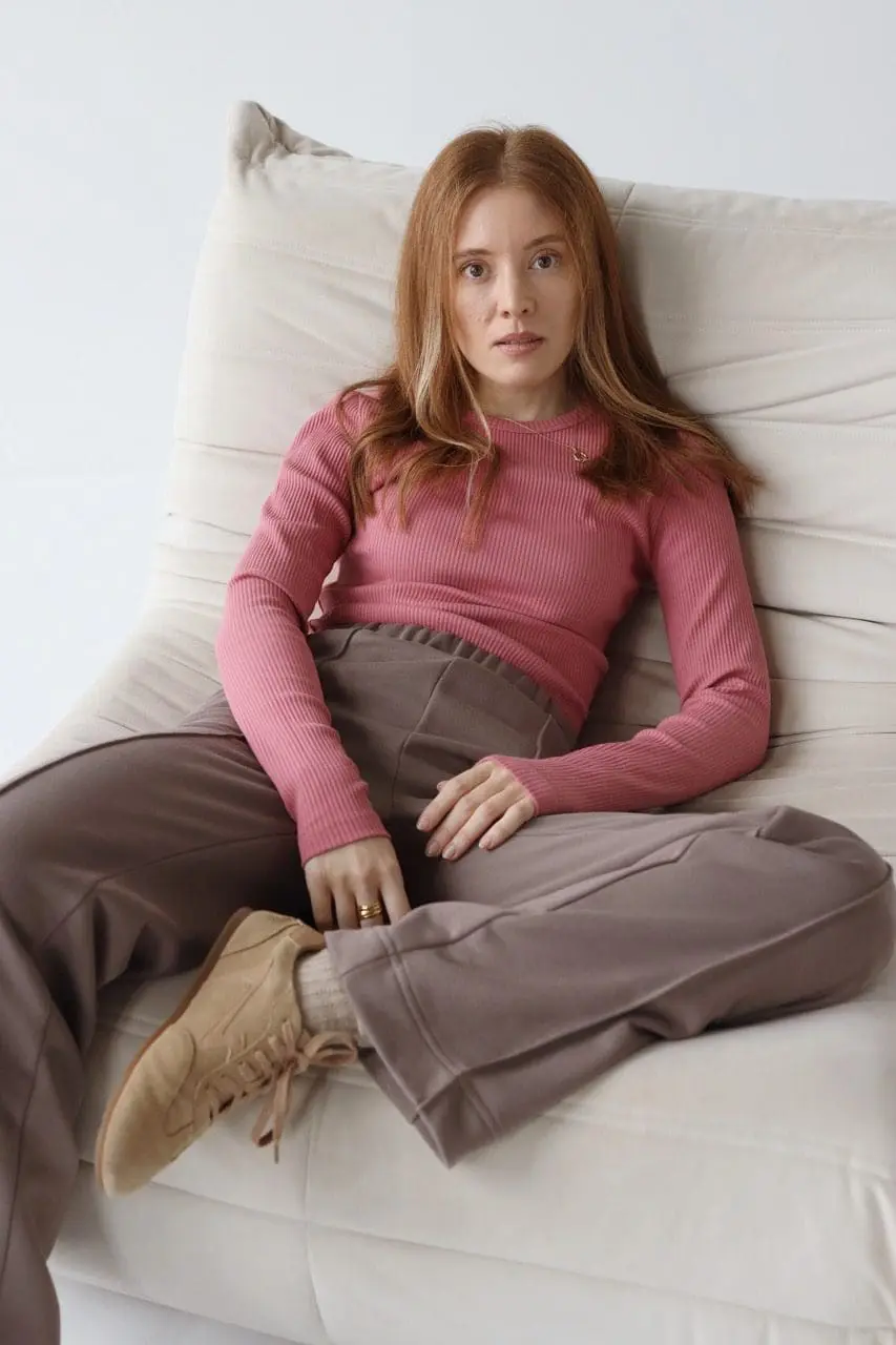 Spodnie dresowe z prostymi nogawkami z kantką | ELI