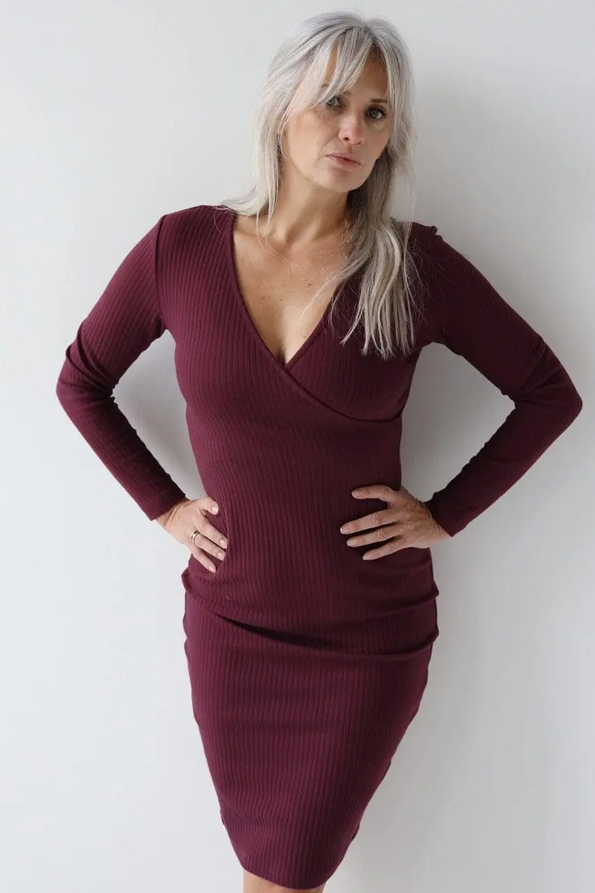 Sukienka kopertowa z dzianiny prążkowanej | PHOEBE