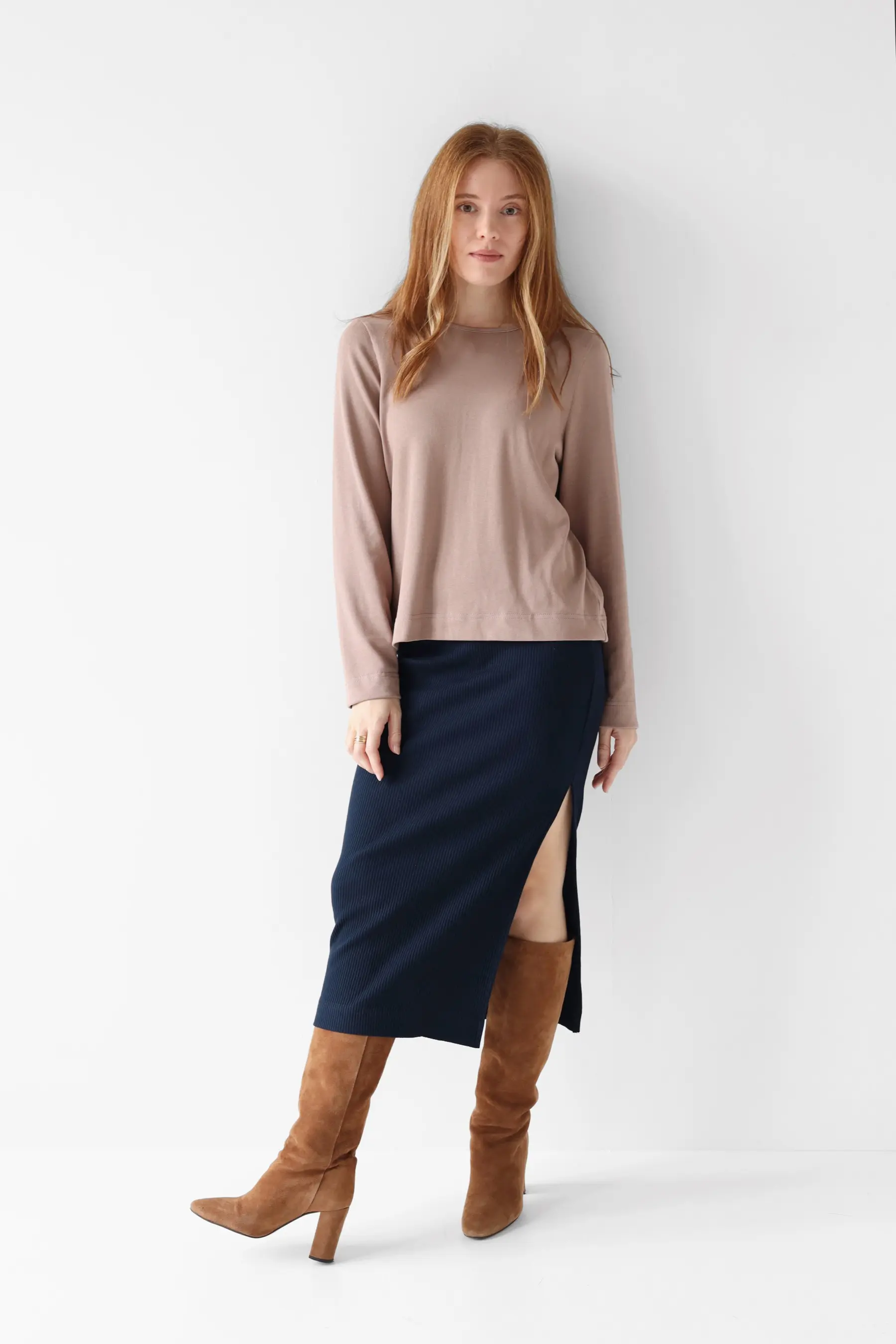 Spódnica midi z rozcięciem z dzianiny prążkowanej | INA