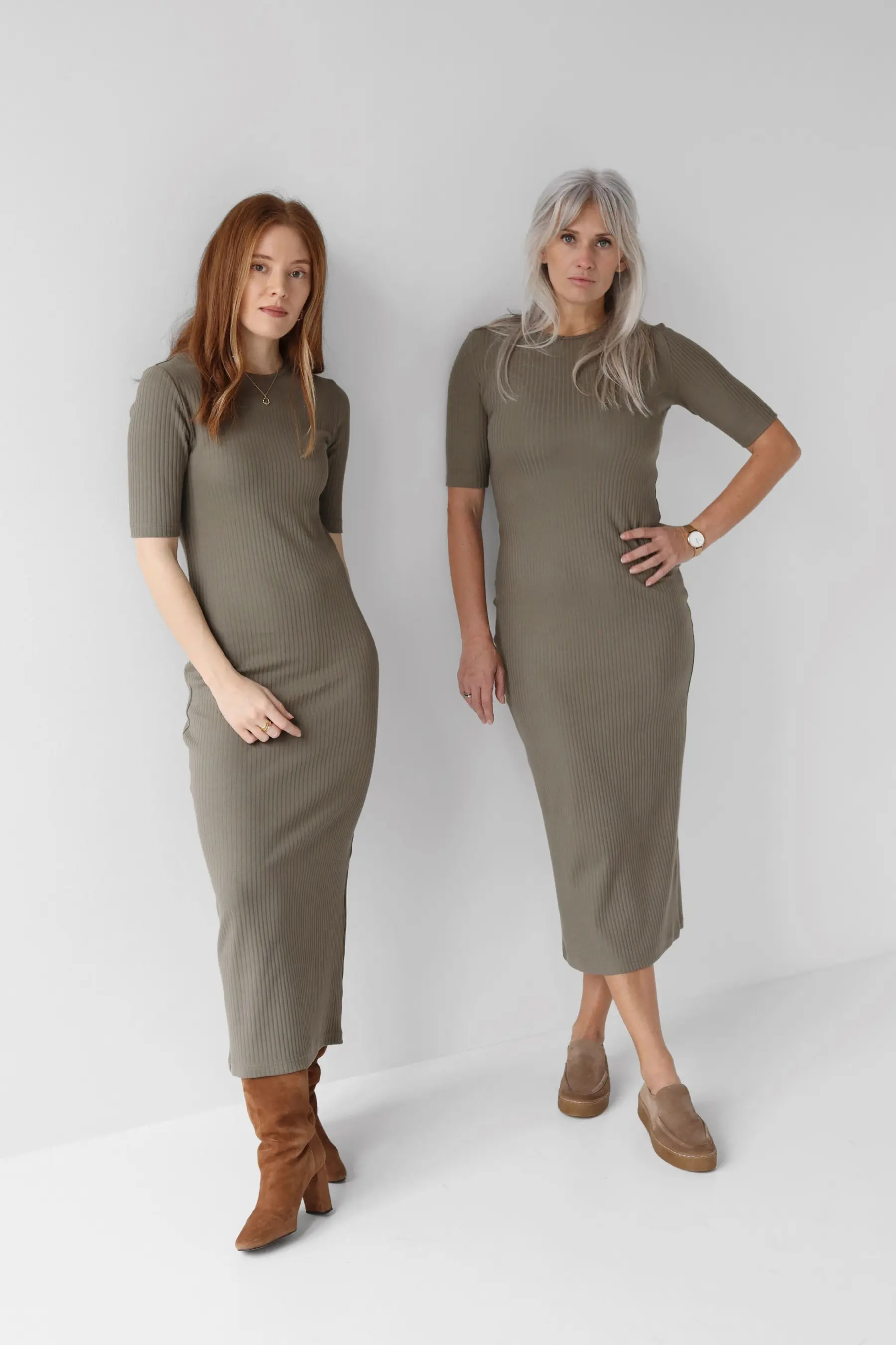 Sukienka midi z wysokim dekoltem i rękawkiem do łokcia  | MILEY