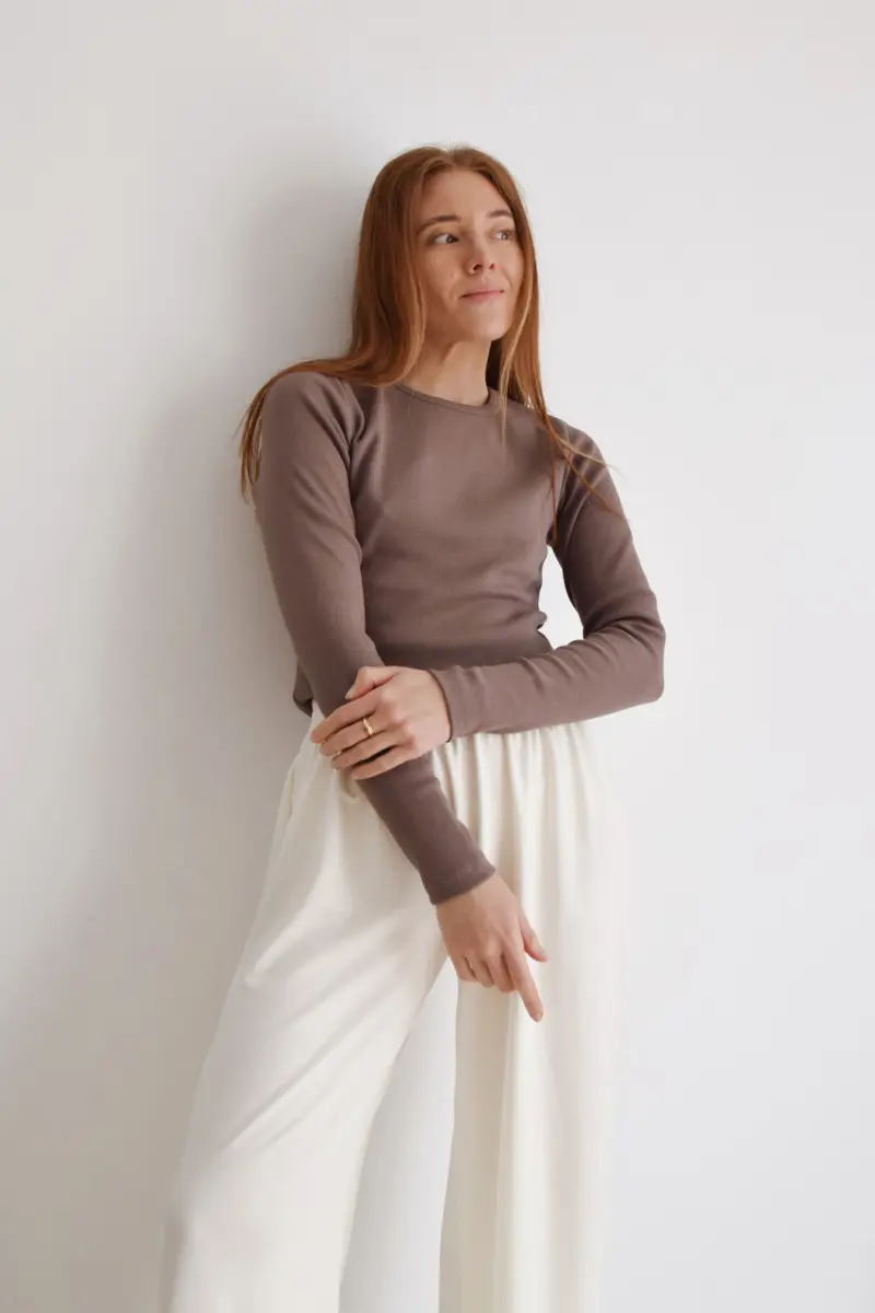 Bluzka z dzianiny prążkowanej z wysokim dekoltem | NELA