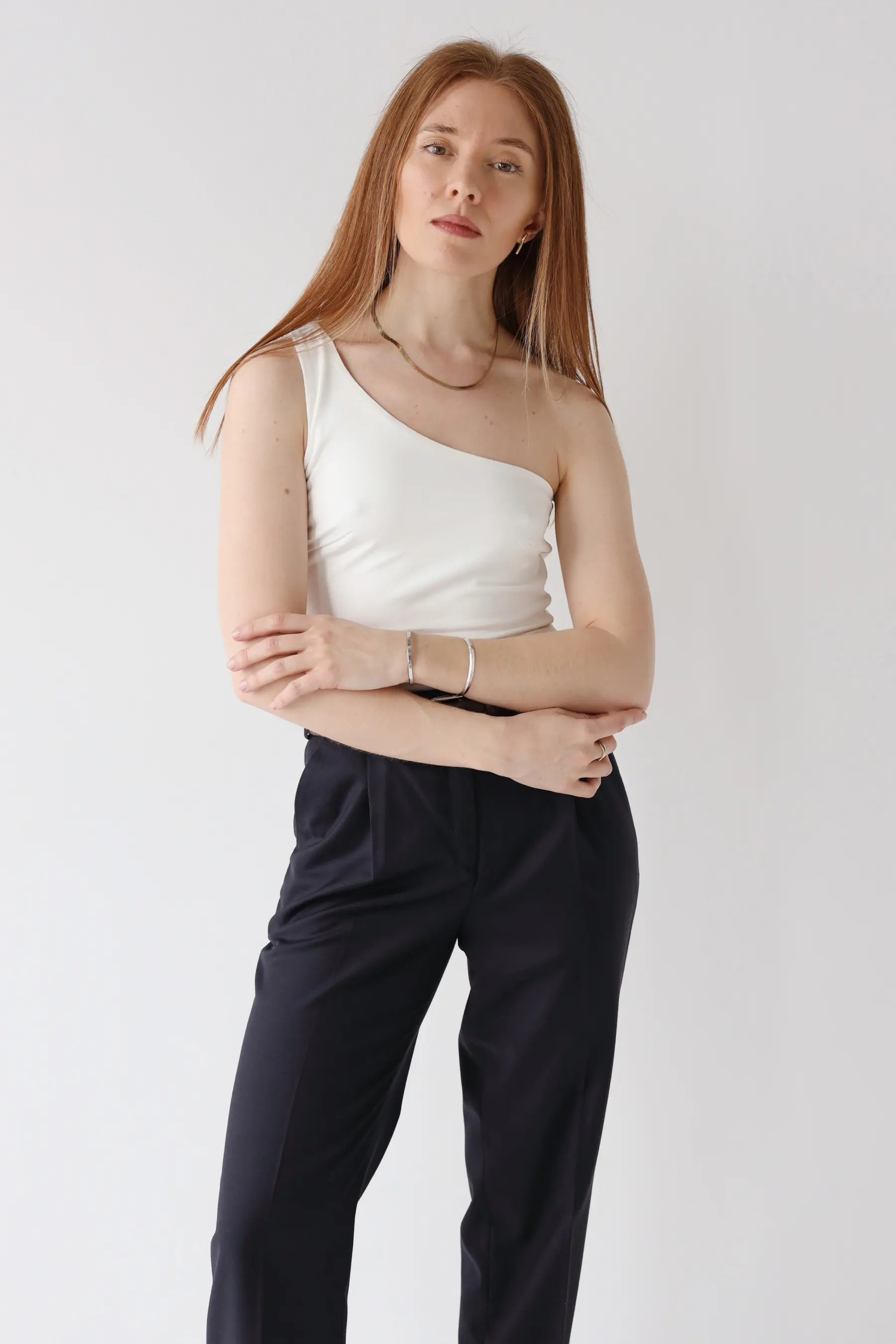 Top asymetryczny na jedno ramię | NORAH