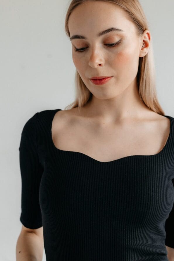 Bluzka z dekoltem heart neck | GRETE