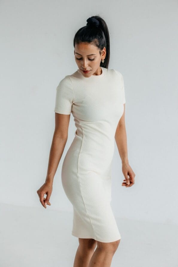 Sukienka shortsleeve z wysokim dekoltem | ROSA