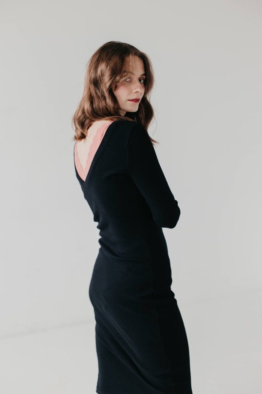 Sukienka longsleeve z dekoltem V | ELSA