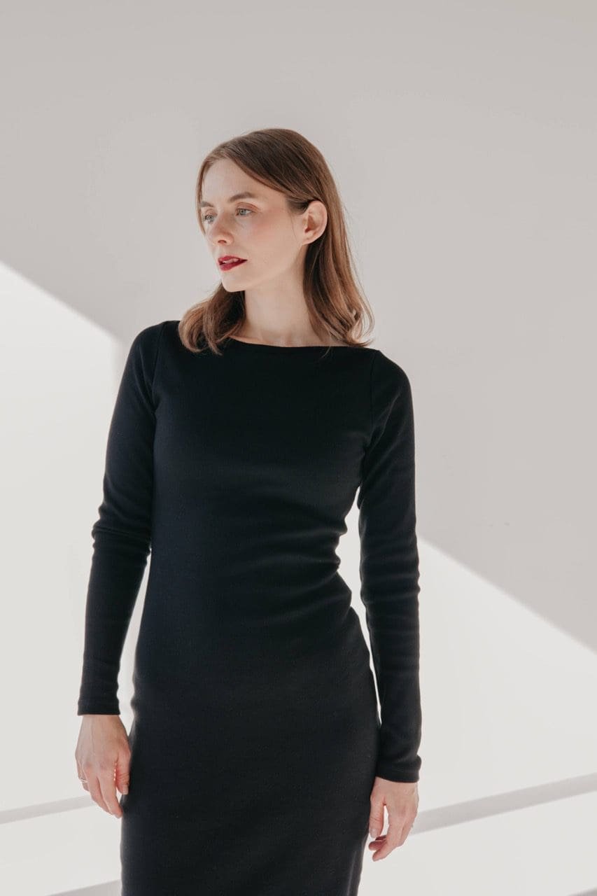 Sukienka longsleeve z dekoltem w łódkę | EMMA