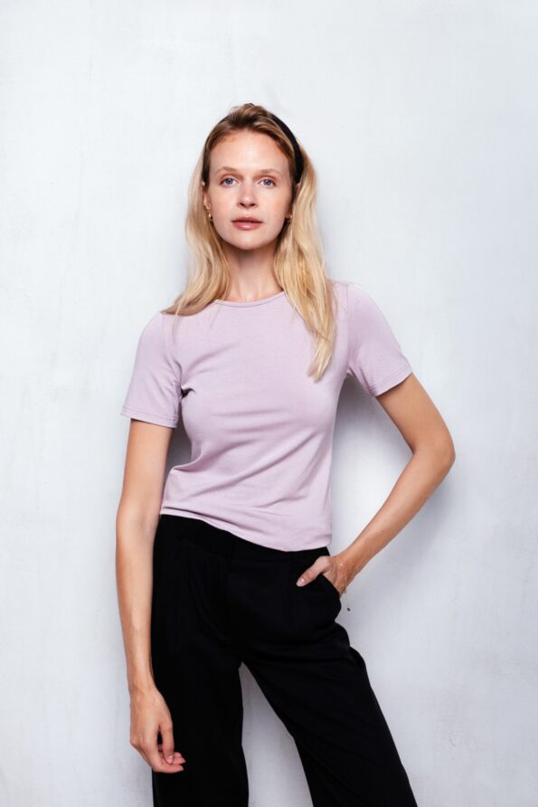 T-shirt z wysokim dekoltem z wiskozy | RENEE