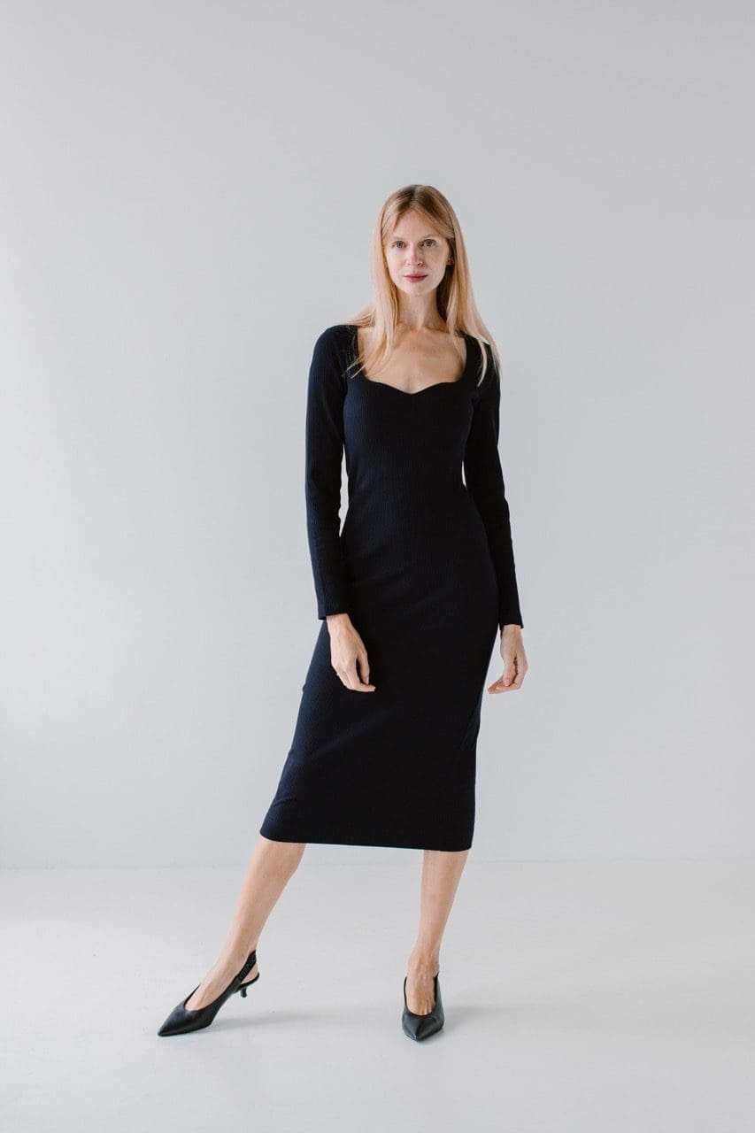 Sukienka midi z dzianiny bawełnianej z dekoltem w serce | MARGOT