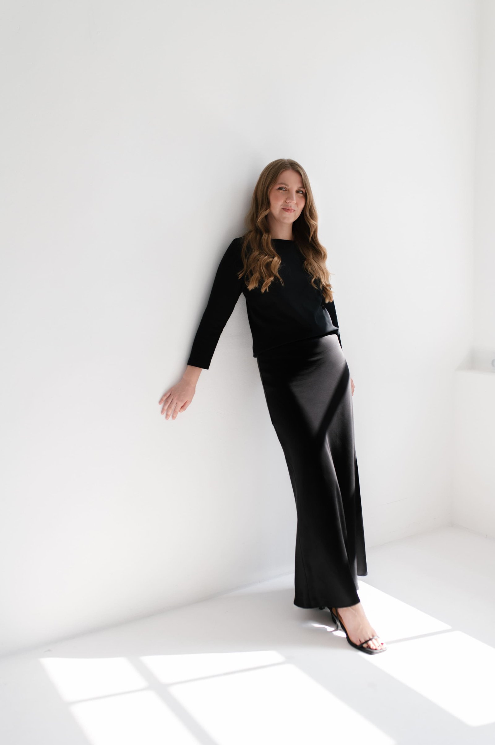 Spódnica maxi z wiskozy satynowej  | ADRIANA - S, black